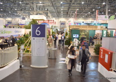 To hall 6 where amongst other the Danish, French and Spanish pavilion were.